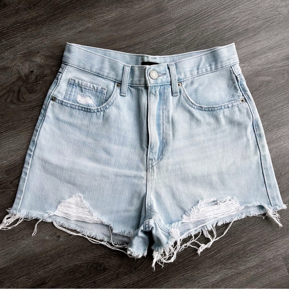 Uniqlo high waisted light wash denim shorts